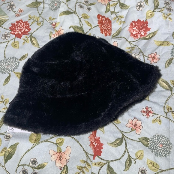 Black Fuzzy / Fur Bucket Hat - Picture 2 of 8